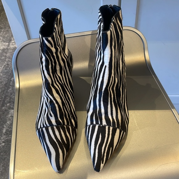 SOLD!!!!  ALEXANDRE BIRMAN PONY HAIR ZEBRA PRINT ZIP BOOTIE. 39.5 - Picture 3 of 11